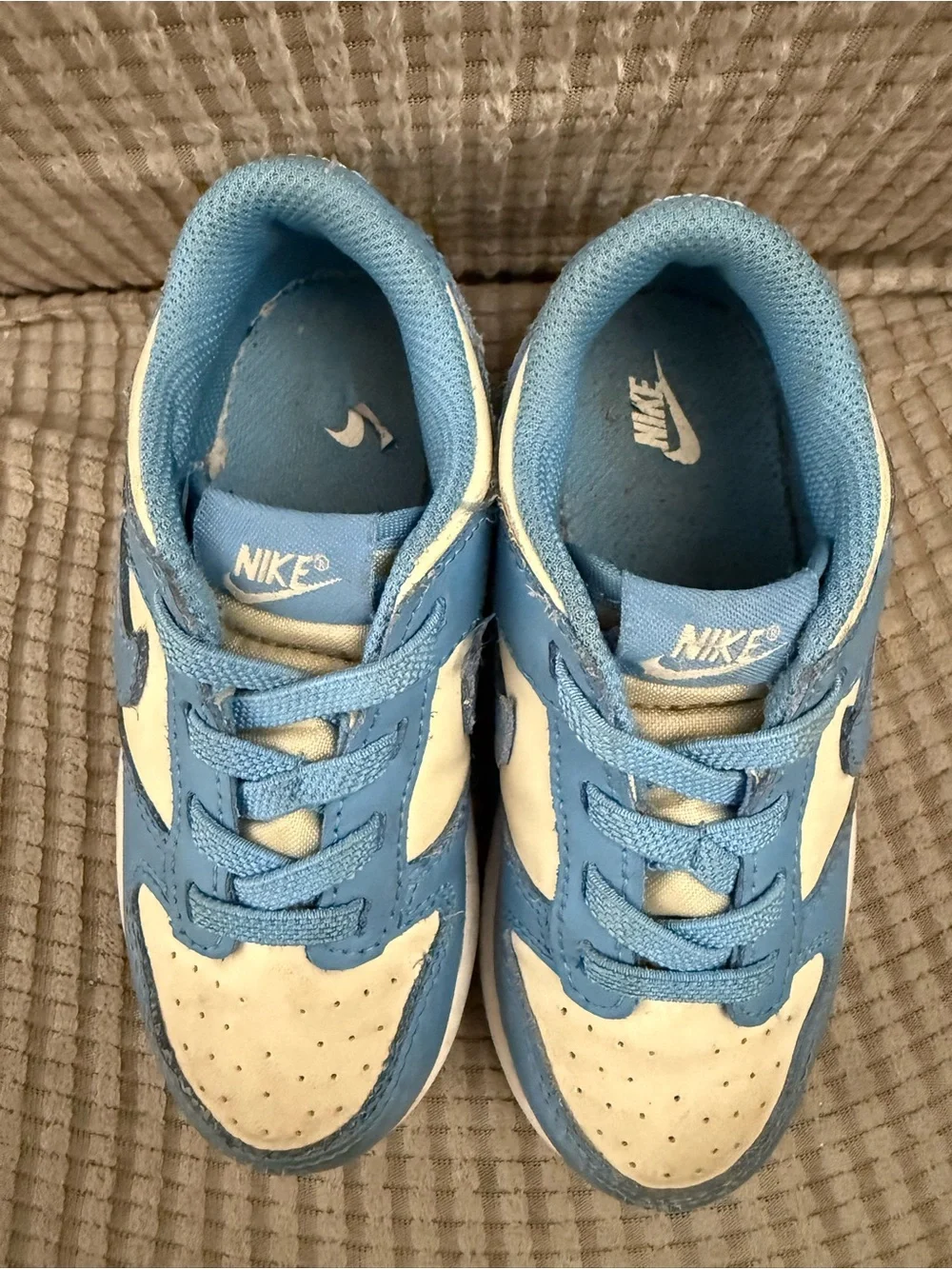 Nike Kids Low-Top Sneakers in Sky Blue and White
